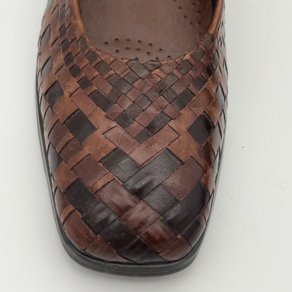 Trotters Aspen Woven Leather Slip On Brown Loafer. Like New. Size 6M; EUC - Picture 3 of 8